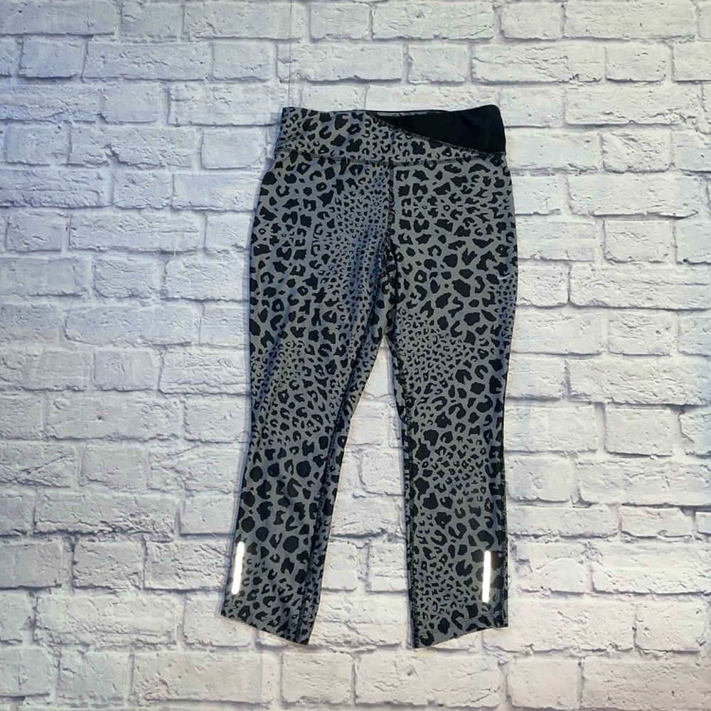Nike Dri Fit Capri Leggings - Small